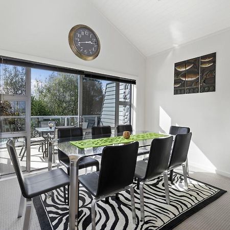Bay Bliss - Lake Taupo Holiday Home Buitenkant foto