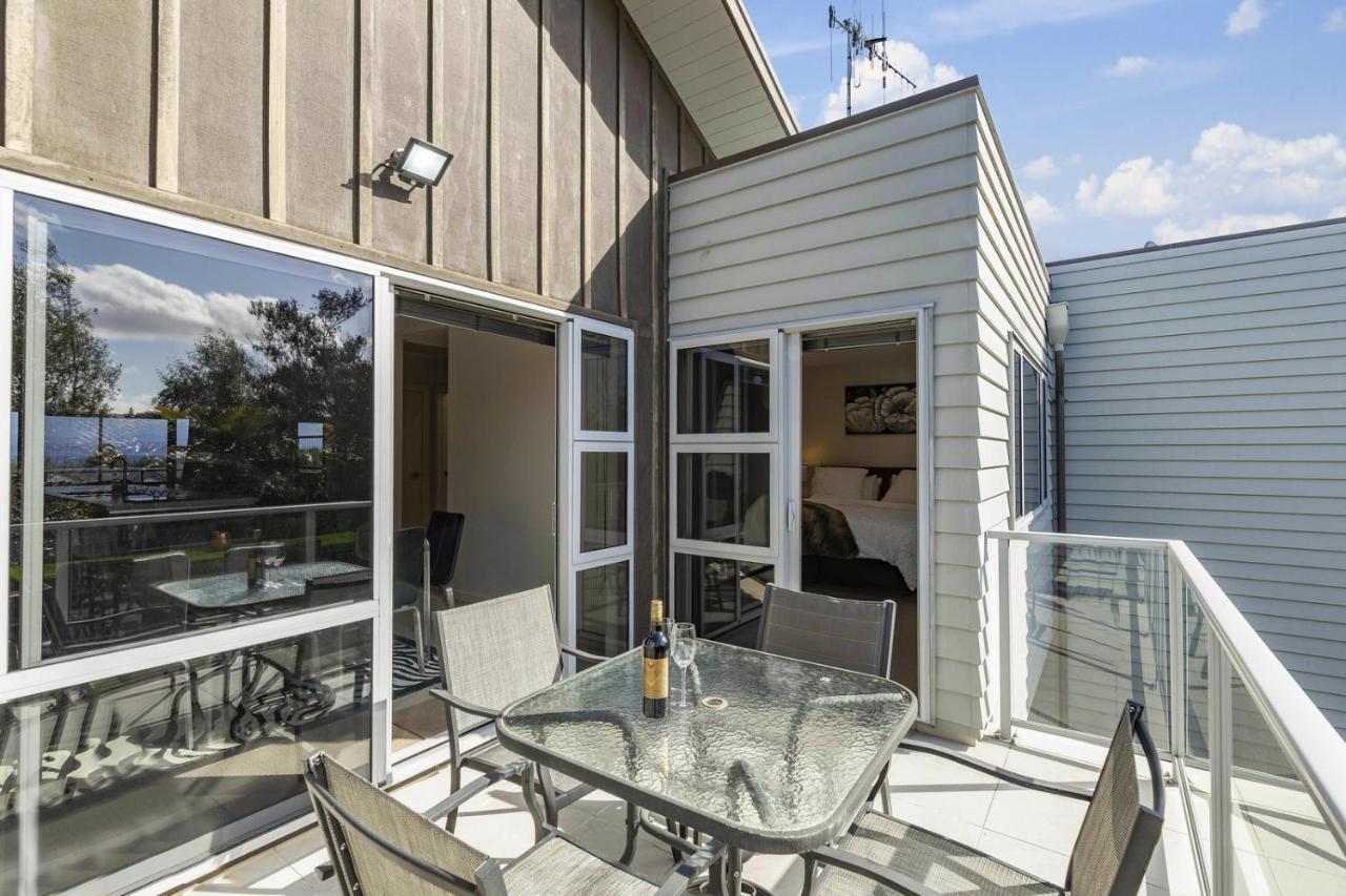 Bay Bliss - Lake Taupo Holiday Home Buitenkant foto