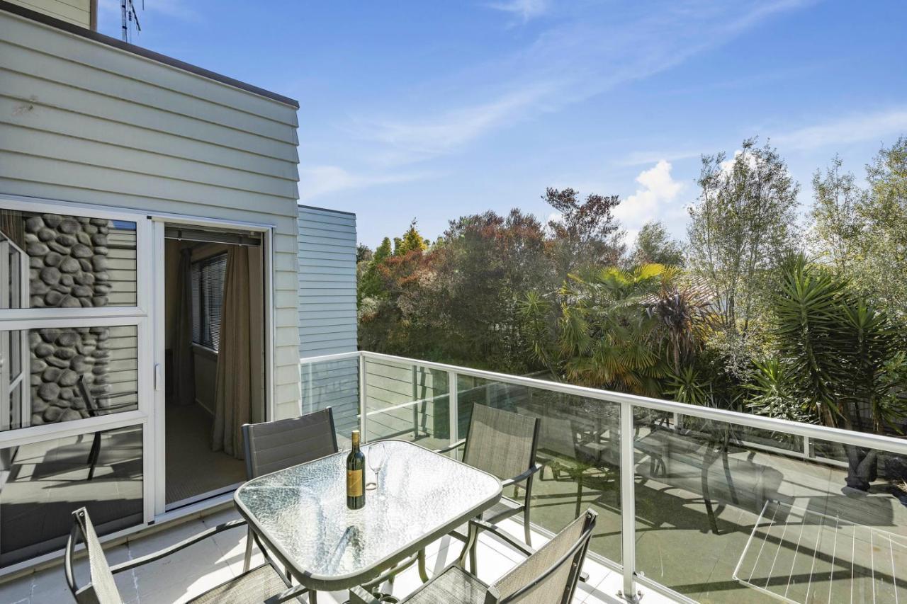 Bay Bliss - Lake Taupo Holiday Home Buitenkant foto