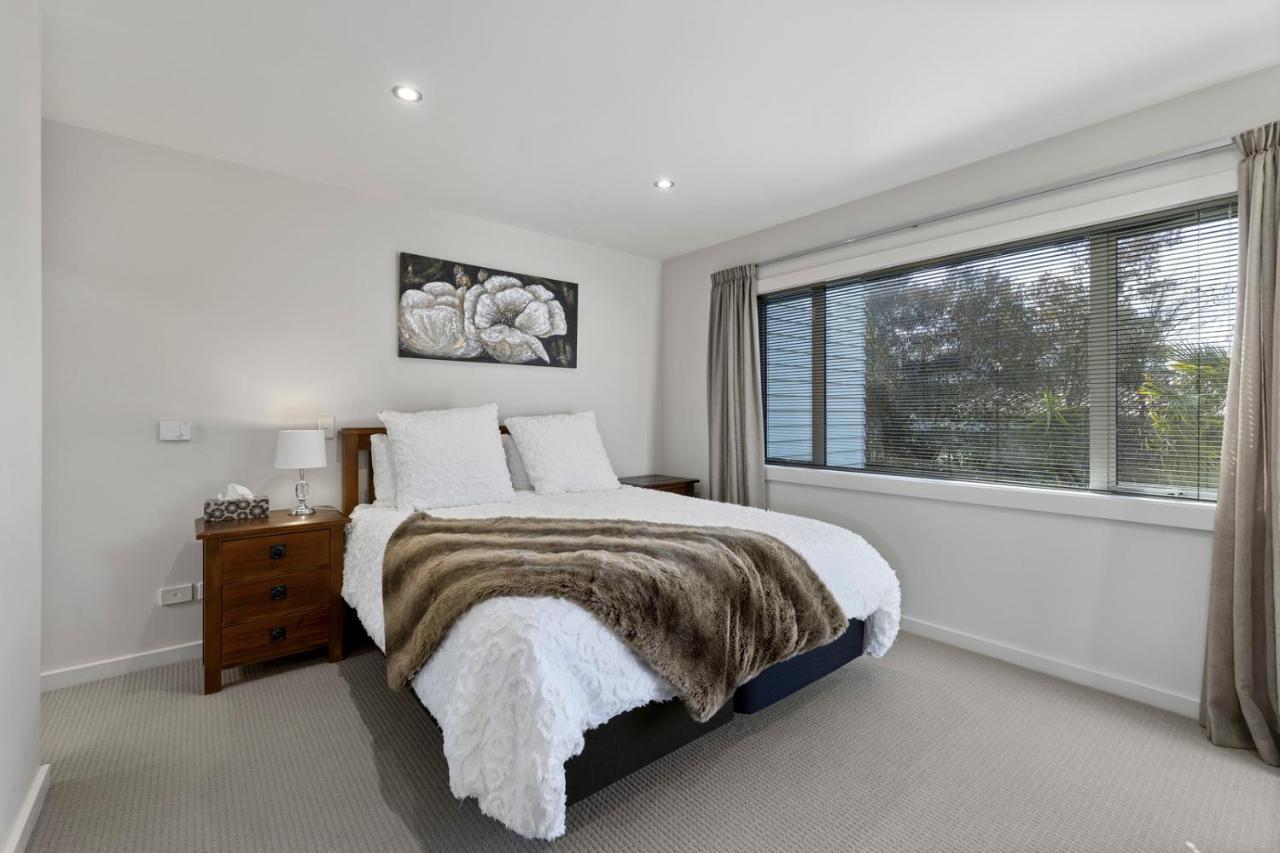 Bay Bliss - Lake Taupo Holiday Home Buitenkant foto